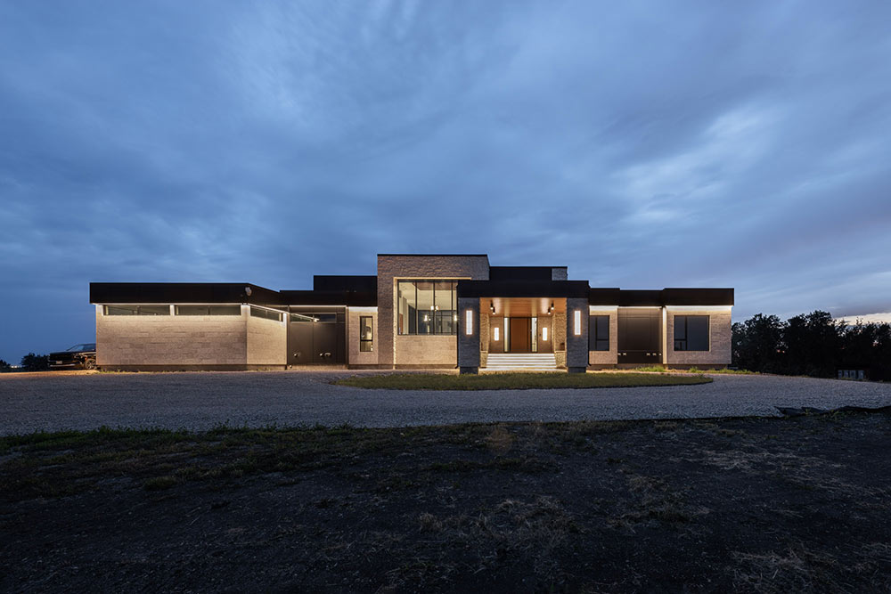 modern house exterior with driveway